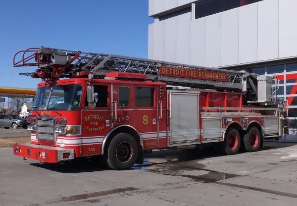 Detroit Fire Department Engine 27 Ladder 8 Chief 7 Patch Michigan MI v2 